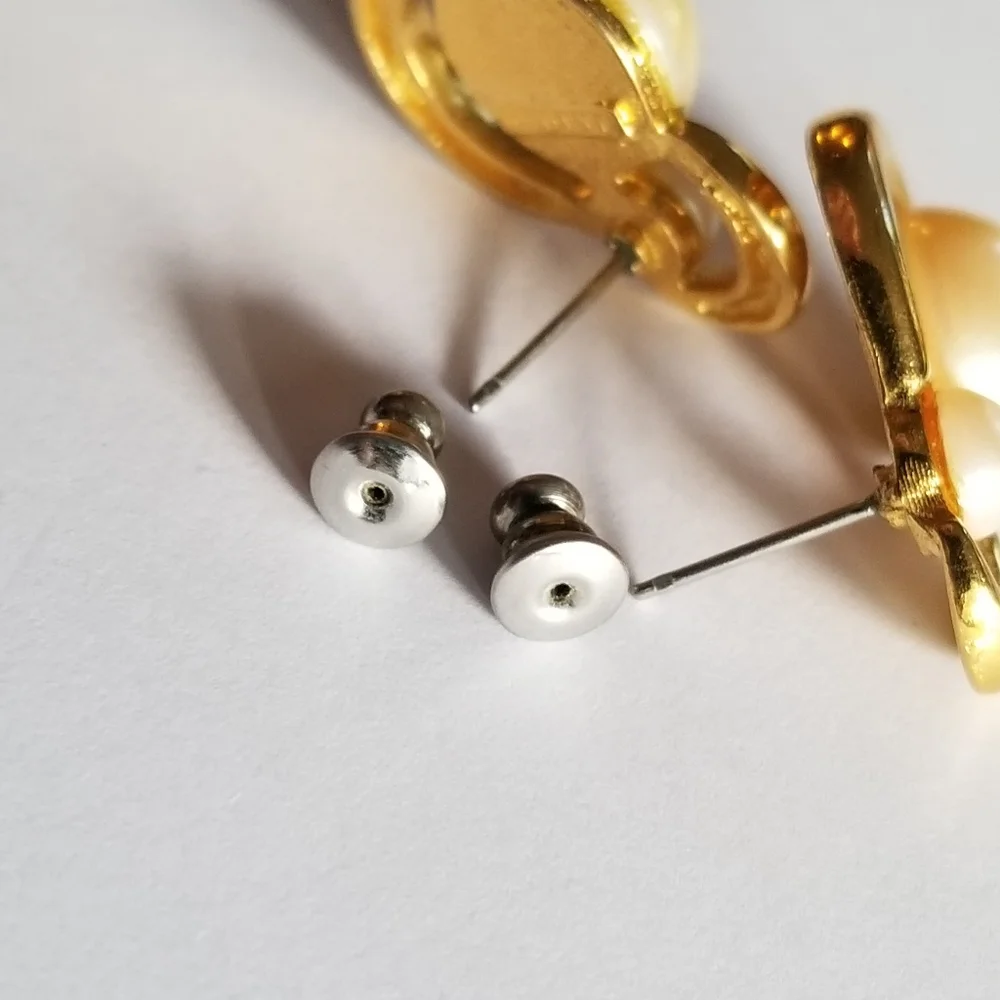 Vintage Richelieu earrings faux pearls Gold tone pearlcore elegant classic